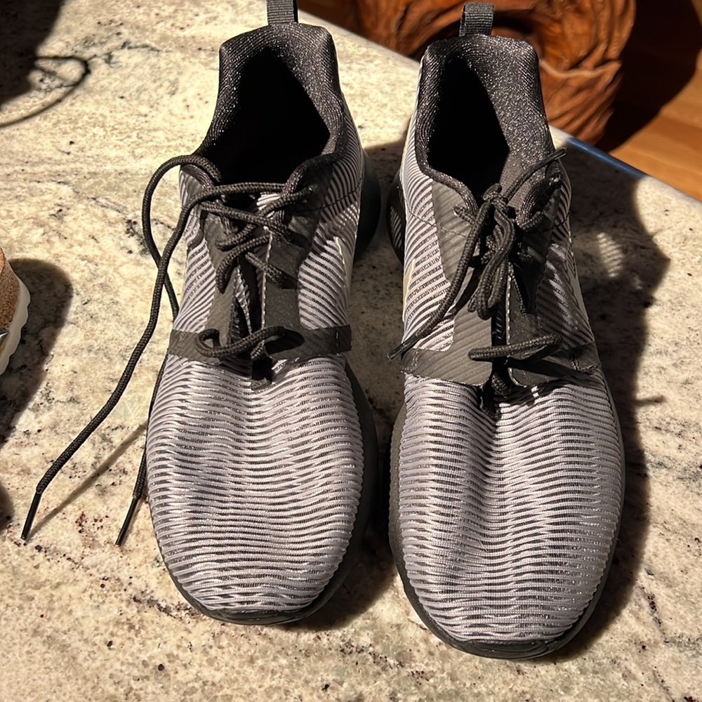 Nikes - Picture 2 of 4